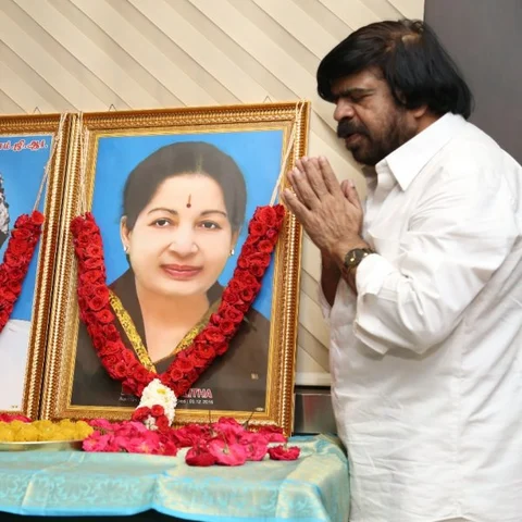 `கடவுள் முருகன் மாதிரி அறிவா பேசுவாரு சிம்பு!’ - கலகலத்த டி.ராஜேந்தர்!