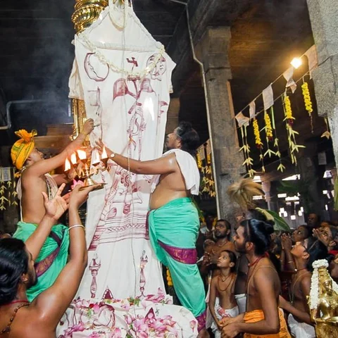 தூத்துக்குடி சங்கர ராமேஸ்வரர் கோயிலில் சித்திரைத் திருவிழா கொடியேற்றத்துடன் தொடங்கியது!