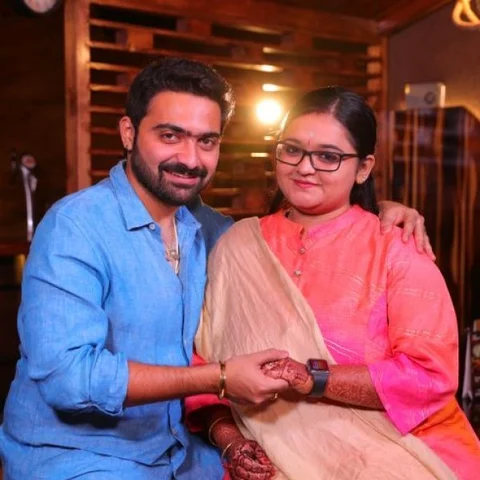 `எங்களுடைய பத்து வருடக் காதல் கனவு இப்போ நிறைவேறியிருக்கு!'- நீரஜாவை கரம்பிடித்த மானஸ்