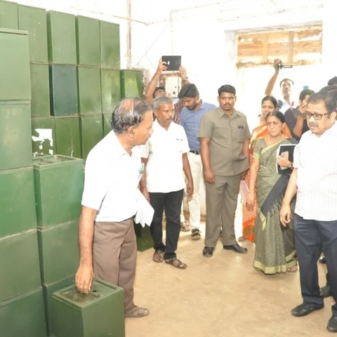 சிவகங்கையில் உள்ளாட்சி துறை அலுவலகங்களில் தமிழக தேர்தல் ஆணையர் ஆய்வு!