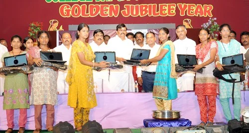 இலவச மடிக்கணினி தாமதம் ஏன்? அமைச்சர் விளக்கம்!