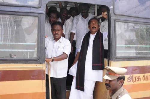ஸ்டெர்லைட்டை மூடக்கோரி கலெக்டர் அலுவலகம் முற்றுகை: வைகோ கைது (படங்கள்)