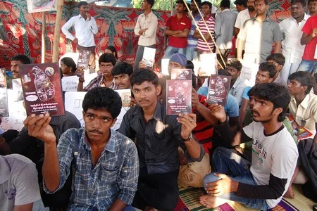 உண்ணாவிரத பந்தலில் இலங்கை போர் சி.டி.!