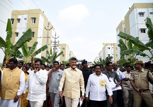 4 லட்சம் வீடுகளுக்கு ஒரே நாளில் கிரகபிரவேசம்! - ஏழை மக்களுக்காக ஆந்திர முதல்வரின் அசத்தல் திட்டம்