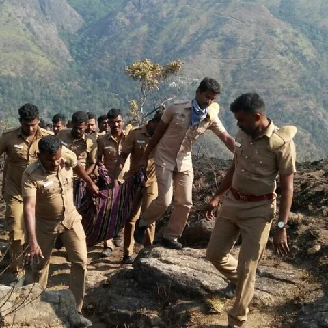 'தீ வேகமாகப் பரவியது; நாலாபுறமும் ஓடினோம்'- 11 பேரை அழைத்துச்சென்ற டிரைவர் கண்ணீர் வாக்குமூலம் #KuranganiForestFire