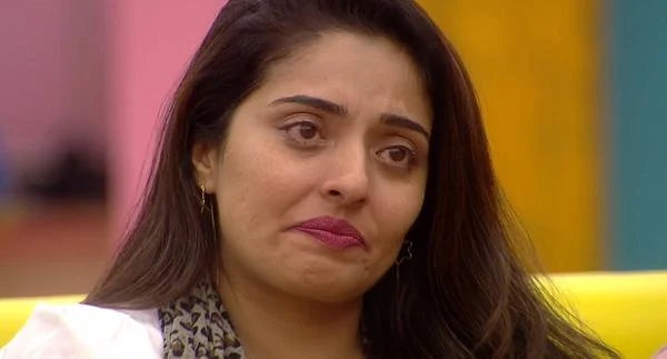 `தடவியலாளர்’ சினேகன் இஸ் பேக்... மிஸ் யூ ஓவியா! #BiggBossTamil2