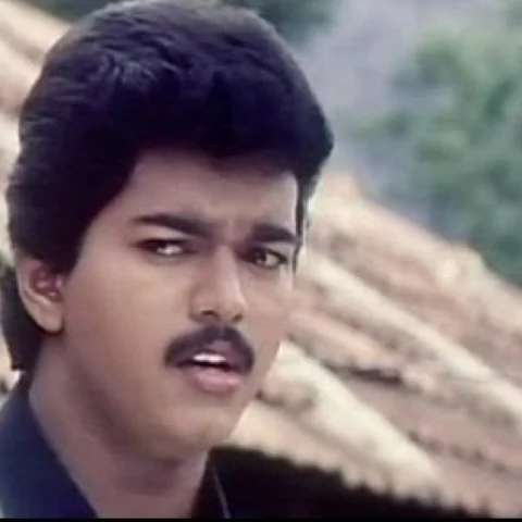 சினிமாவில் விஜய் கடந்த விமர்சனக் கணைகள்!