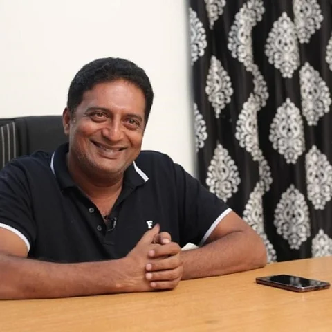 “இந்த மண்ணில் பிறந்து வளர்ந்தவர்கள்... கலாசாரம் தெரிந்தவர்கள்தான் லீடர் ஆக வேண்டும்!’’ - பிரகாஷ்ராஜ் பன்ச்