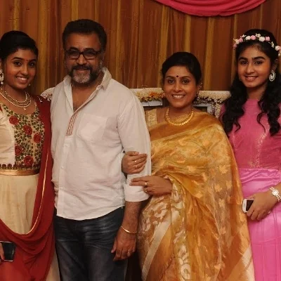 ''அக்காங்... நான் தனுஷோட நிஜ அம்மாவாம்!” - சரண்யா பொன்வண்ணன் #VikatanExclusive