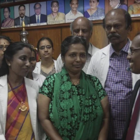 5 ஆண்டுகளாக வலியால் துடித்த பெண்; 22 கிலோ கட்டி அகற்றம் - சாதித்த டாக்டர்கள்