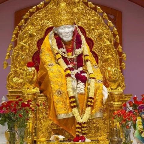 பக்தர்களுக்கு இஷ்ட தெய்வமாகக் காட்சியளித்த பாபா! #SaiBaba
