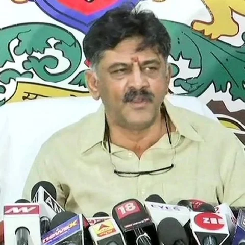 `ஆபரேஷன் லோட்டஸ்!’ - கர்நாடக அரசியலில் திடீர் குழப்பம்