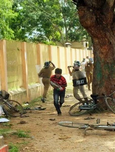 யாழ்ப்பாண பல்கலை மாணவர்கள் மீது ராணுவம் தாக்குதல்!
