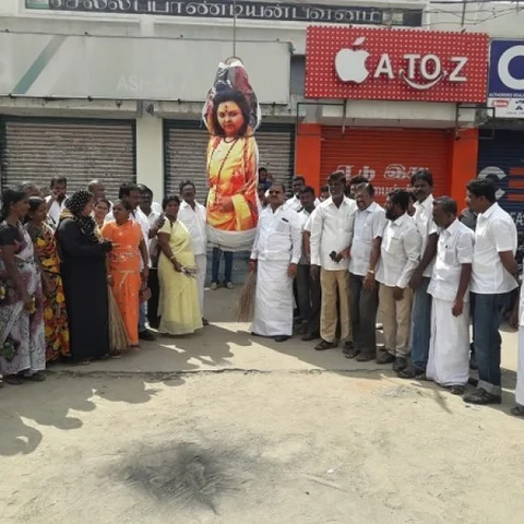 `யோகி ஆதித்யநாத்துக்கு கருப்புக்கொடி காட்டுவோம்!’ - நெல்லை காங்கிரஸார் அறிவிப்பு