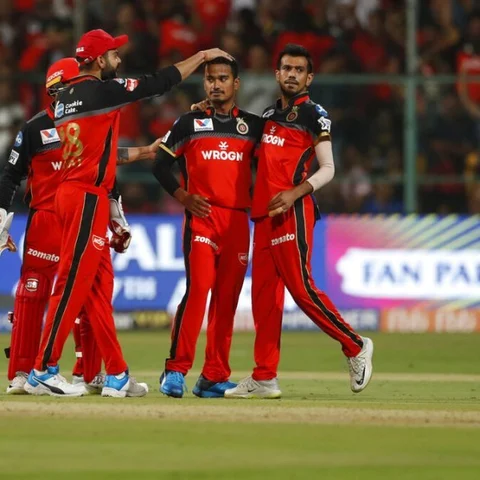 இது பௌலிங் தவறு அல்ல... கேப்டன் கோலியின் தவறு! #RCBvKKR #DreRuss