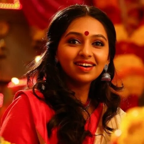 "கல்யாணம், லிவிங் டுகெதர்லாம் இல்லை.. ஆனா, பார்ட்னர் இருப்பார்!" - லட்சுமி மேனன்