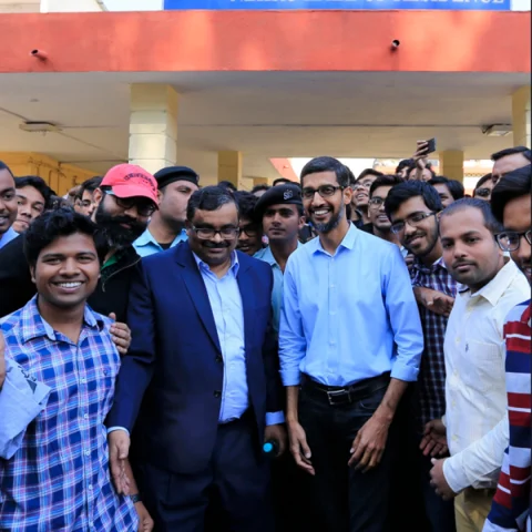 'அட, சுந்தர் பிச்சைலாம் வரலைங்க!' - வைரல் போட்டோவின் பின்னணி
