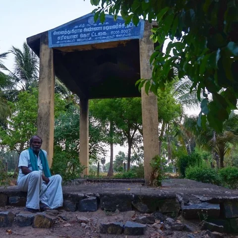 சுடுகாட்டை நந்தவனமாக மாற்றிய கடலூர் கூலித் தொழிலாளி! - நெகிழவைக்கும் பின்னணி #MyVikatan