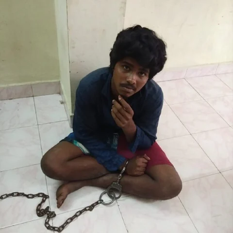 படம் பார்க்க பணம் தராததால் ஆவேசம்! - தந்தையை பெட்ரோல் ஊற்றி எரிக்க முயன்ற மகன்