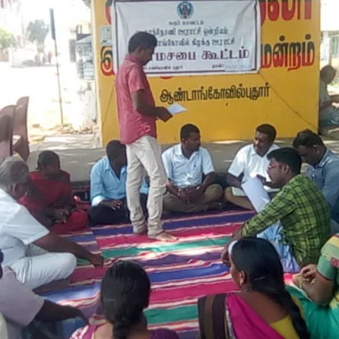 `அமைச்சர் ஊராட்சியில் பாம்புகள் நெளியுது!’ - கிராமசபைக் கூட்டத்தைக் கலங்கடித்த மக்கள் நீதி மய்ய நிர்வாகி