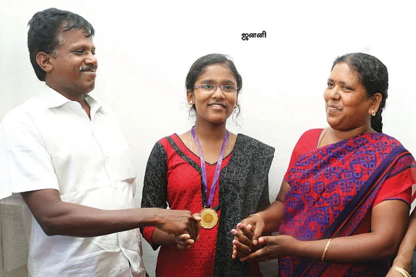 "டெய்லர் பொண்ணு, ஸ்டேட் செகண்ட்னு ஊரே கொண்டாடுது!"