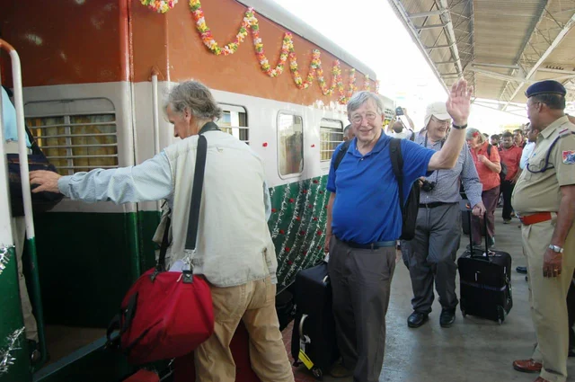 கன்னியாகுமரிக்கு வந்த 175 ஆண்டுகள் பழைமையான நீராவி ரயில் என்ஜின்! - பயணிகள் மகிழ்ச்சி