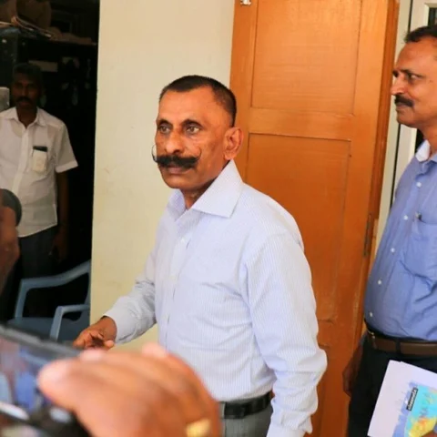 ஐ.ஜி பொன். மாணிக்கவேலுக்கு தமிழக அரசு ஒத்துழைப்பு கொடுக்காதது ஏன்?