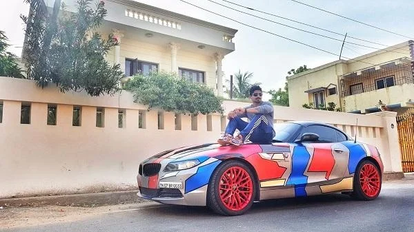 காதல் மனைவியுடன் காரில் எரிந்த அஷ்வின் சுந்தர்.. என்ன நடந்தது?