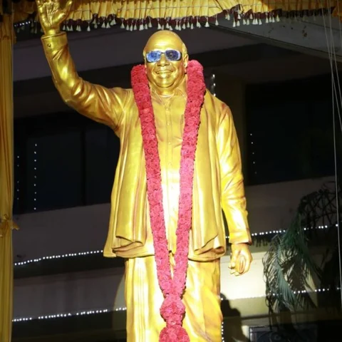 அண்ணா அறிவாலயத்தில் கருணாநிதி சிலை! - சோனியா காந்தி திறந்து வைத்தார்