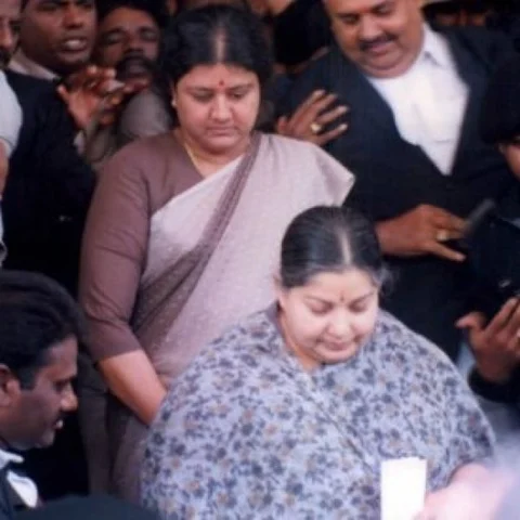 “ ஜெயலலிதாவுக்கு வெளிநாட்டில் சொத்துகள் உள்ளதா?”- வருமான வரித்துறை பதிலளிக்க நீதிமன்றம் உத்தரவு