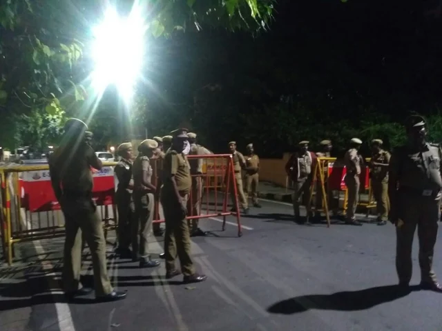 போயஸ் கார்டன் ரெய்டில் கைப்பற்றப்பட்ட பொருள்கள் என்னென்ன..? - விவேக் தகவல்! #ITRaids #LiveUpdates