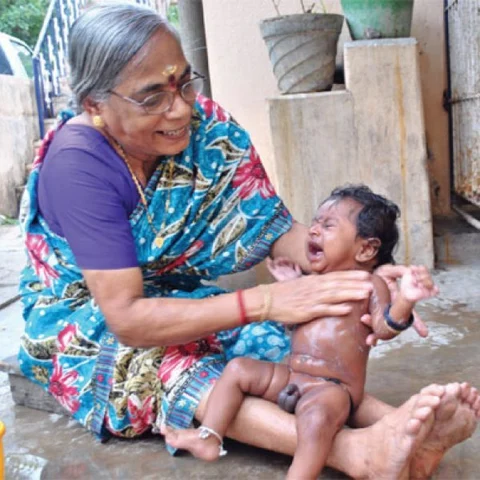 அழுகை, எடை குறைதல், கக்குதல்... பிறந்த குழந்தை எதிர்கொள்ளும் பிரச்னைகள், காரணங்கள், தீர்வுகள்!