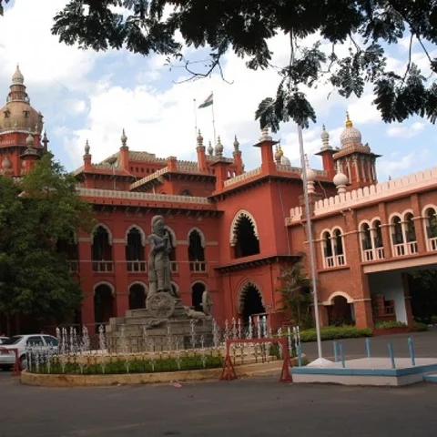 ரூ.10 லட்சம் செலுத்தி அப்போலோ செல்லமுடிந்தால், மக்கள் ஏன் அரசுப் பேருந்தில் வரப்போகிறார்கள்? - அரசுக்கு நீதிபதி சாட்டையடி