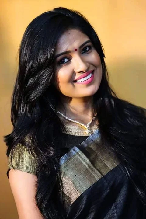 “தனுஷ்தான் என் ஃபேவரைட்” ’தெய்வமகள்’ வாணி போஜன் கலகல பேட்டி!
