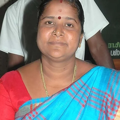`உங்கள நம்பமுடியாது, இங்கிருந்து போயிடுங்க!' - விரட்டப்பட்ட அ.ம.மு.க பெண் வேட்பாளர்