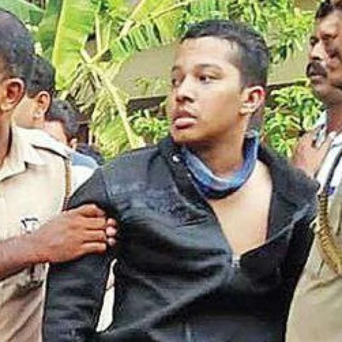 `ஃபேஸ்புக் நட்பு; மூன்றுவருடக் காதல்..ஆனால்!' - காதலியைக் கத்தியால் குத்தி எரித்துக் கொன்ற காதலன் வாக்குமூலம்