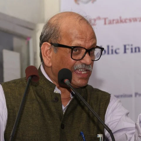 ``கல்வி, சுகாதார முதலீடுகளை மத்திய அரசு செலவாகக் கருதுகிறது!" - முன்னாள் நிதிக்குழு உறுப்பினர்