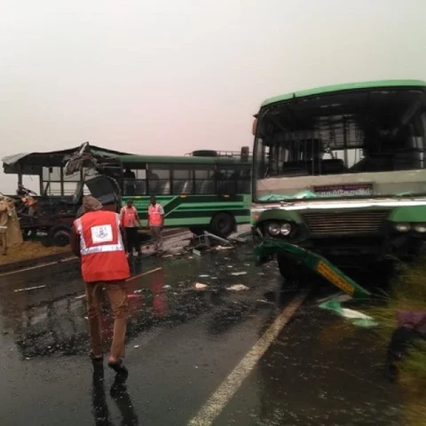 பனி மூட்டம்.. கண் அயர்ந்த டிரைவரால் நெல்லையில் விபத்து - அதிகாலையில் 6 பேர் பலியான சோகம்!