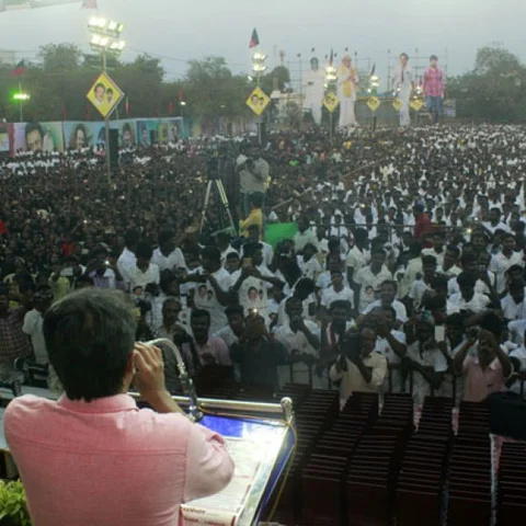 ``என்னை தெளிய வைத்து தெளிய வைத்து துவைக்கிறார் செந்தில் பாலாஜி!” -கரூரில் உதயநிதி கலகல