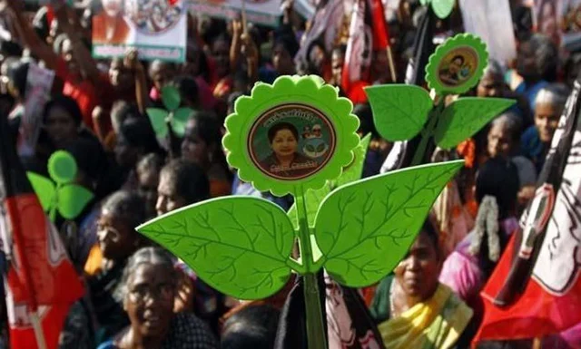 ஆயிரம்... இரண்டாயிரம்... நாலாயிரம்..! - தேர்தல் ஏலத்தில் முந்தும் அ.தி.மு.க... பிந்தும் தி.மு.க!