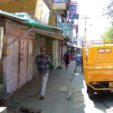 அடிப்படைத் தேவைகளுக்காகப் போராடும் வால்பாறை - வியாபாரிகள் கடையடைப்பு!