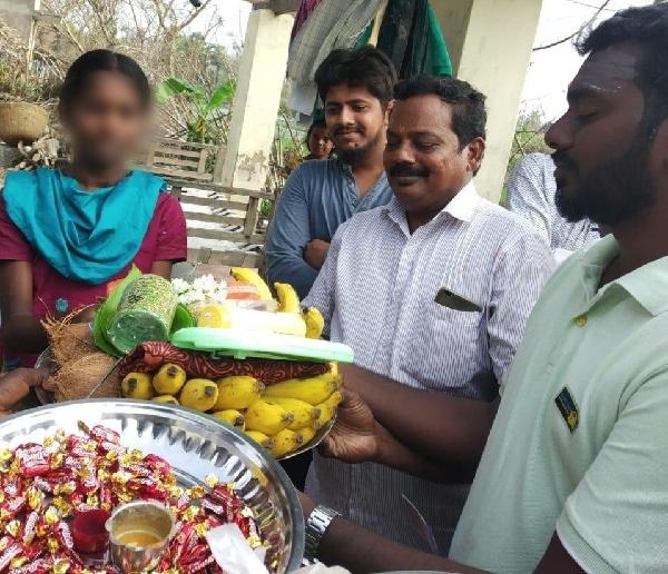 கஜா புயலால் வீடிழந்த குடும்பம்; பூப்பெய்த பெண் - உதவிக்கரம் நீட்டிய கோவை இளைஞர்கள்