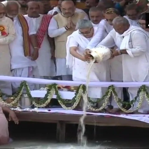 முன்னாள் பிரதமர் வாஜ்பாய் அஸ்தி கங்கை நதியில் கரைப்பு!
