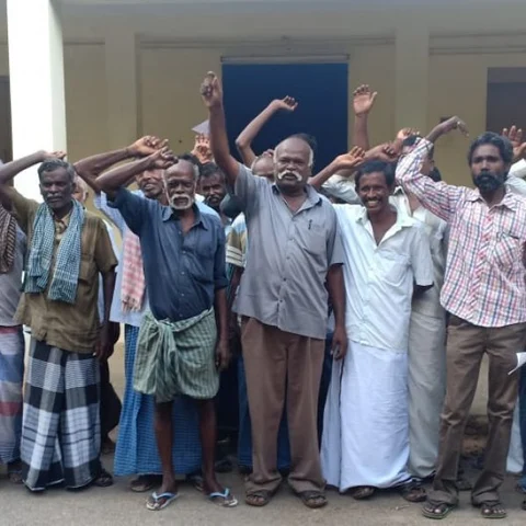 டாஸ்மாக்கைத் திறக்கக்கோரி கோவில்பட்டியில் ஆர்ப்பாட்டம்!