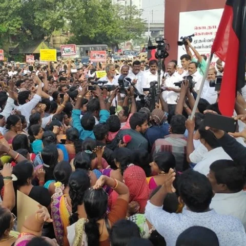 `கொடநாடு விவகாரத்தில் நடவடிக்கை எடுங்க!’ - ராஜ்பவன் முன் ஆர்ப்பாட்டத்தில் குதித்த தி.மு.க