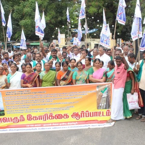 மின்கோபுரத் திட்டத்துக்கு எதிராக மீண்டும் சூடுபிடிக்கும் விவசாயிகள் போராட்டம்