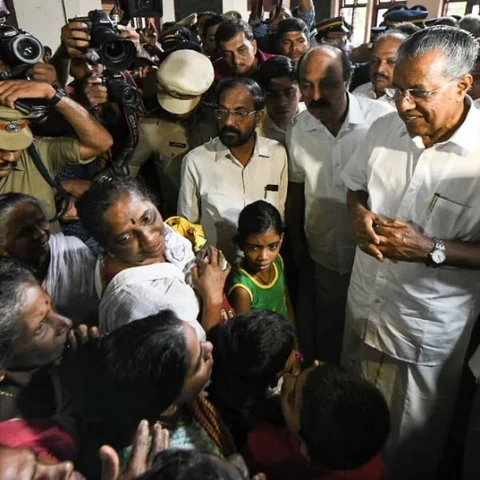 ‘14 நாள்களில் ரூ.713.92 கோடி..!' - கேரளாவை மீட்டெடுக்கக் குவியும் நிதி
