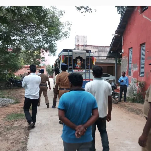 வாட்ஸ்அப்பில் பெண்களை விமர்சித்த விவகாரம்! கைதானவர்களுக்கு நீதிமன்ற காவல்