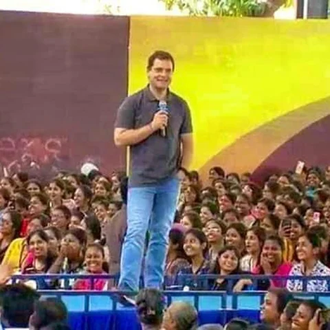 `ராகுல்காந்திக்கு எப்படி அனுமதி கொடுத்தீர்கள்?'- விளக்கம் கேட்கும் கல்வித்துறை