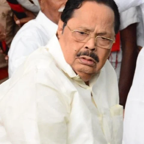 துரைமுருகன் பெயரில் போலி கார் பாஸுடன் வலம்! - சிக்கிக்கொண்ட மத்திய அரசு ஊழியர்
